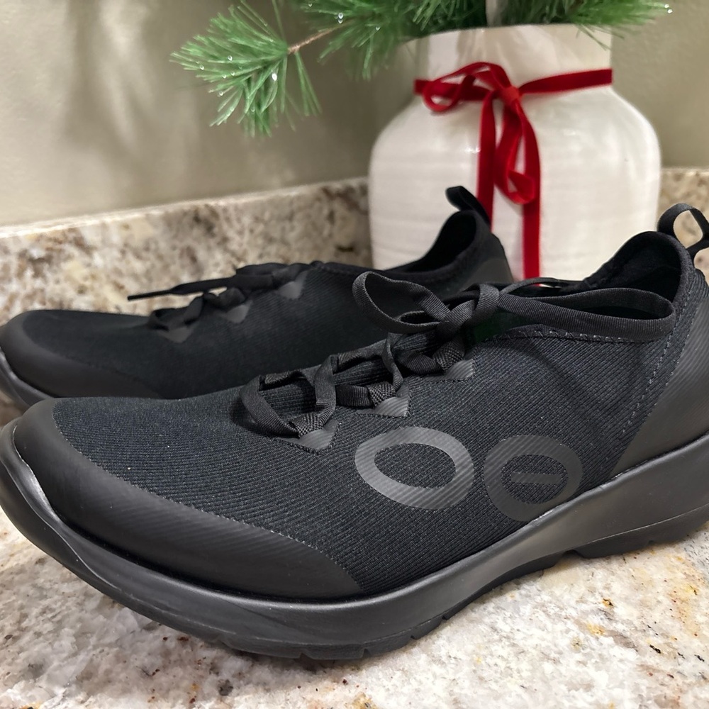 OOFOS Black Women’s Athletic Shoes